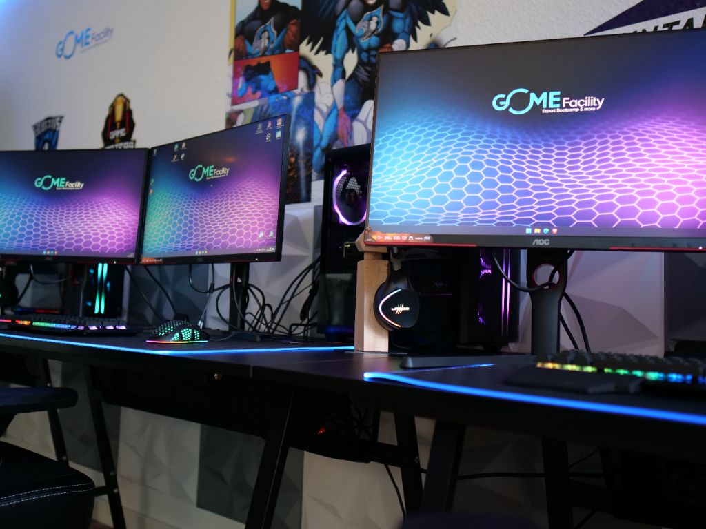 Gaming-Setups in der GOME Facility